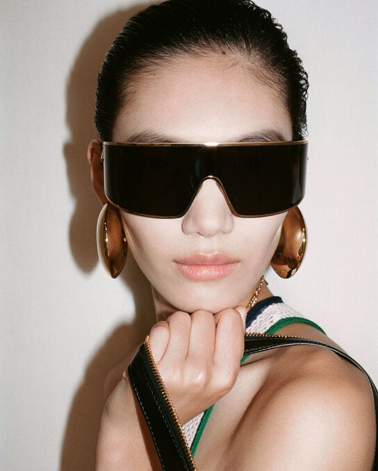 COUTURE SHOW BACKSTAGE 