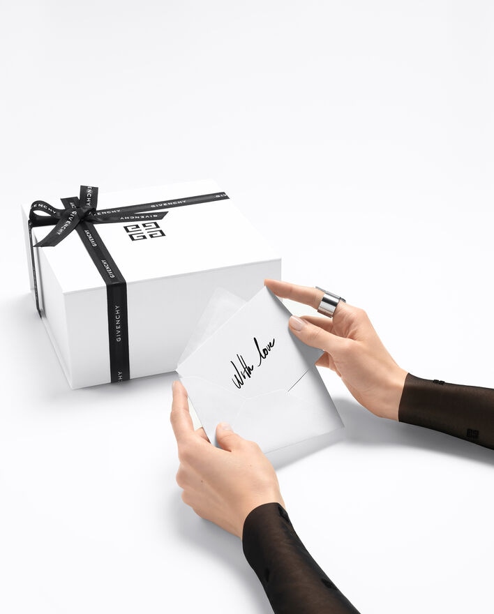 Luxurious Gift Wrapping