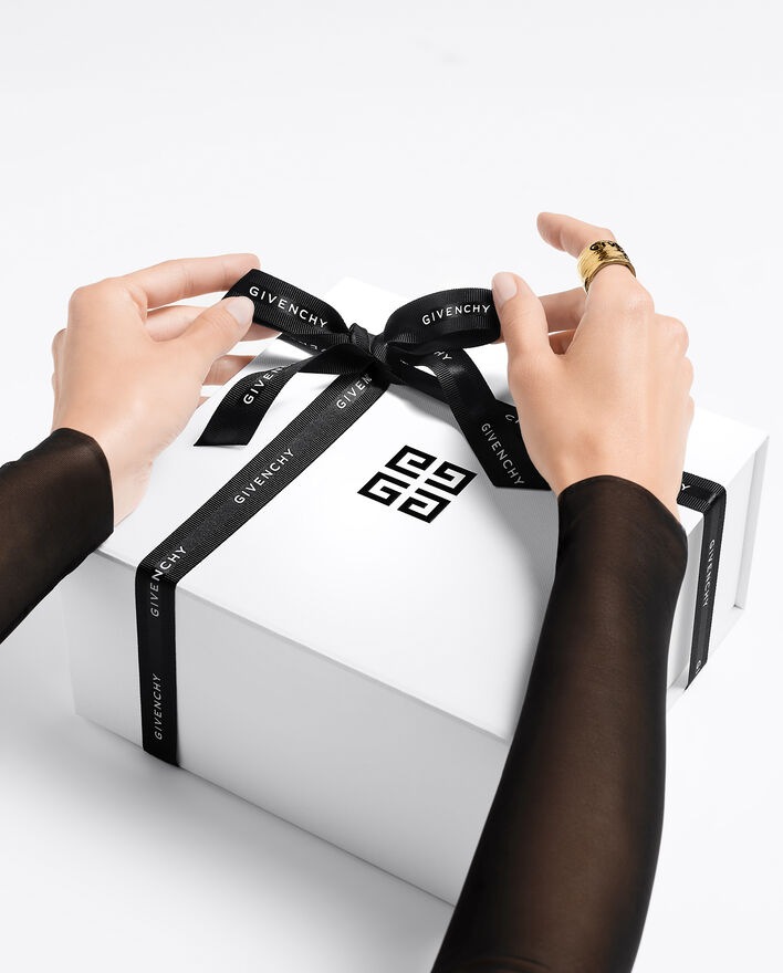 Luxurious Gift Wrapping