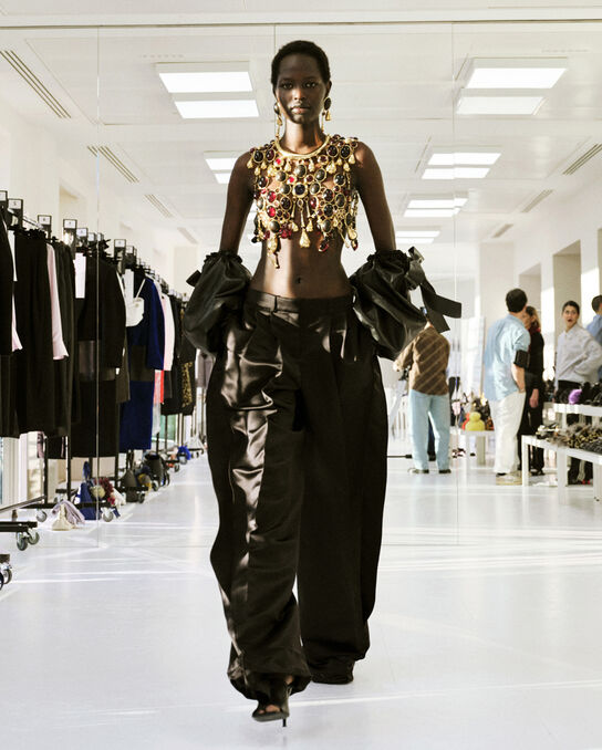 COUTURE BACKSTAGE NYADOULA