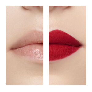 Vue 4 - Le Rouge Deep Velvet - Le rouge à lèvres matte intense au fini poudré qui offre 12 heures de tenue.​ GIVENCHY - L'Interdit - P083397