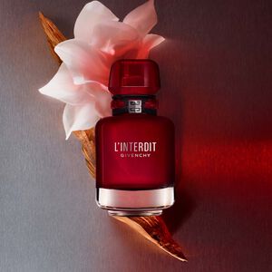 Vue 4 - L'INTERDIT ROUGE - Une fleur charnelle embrasée d’un accord épicée rouge. GIVENCHY - 80 ML - P069262