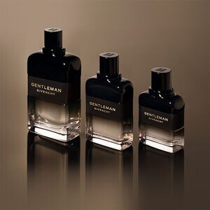 View 5 - GENTLEMAN GIVENCHY - La elegancia del lirio entremezclada con la fuerza de la madera quemada. GIVENCHY - 200 ML - P011158