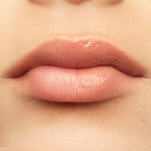 View 5 - ROSE PERFECTO - Revela la belleza natural de tus labios con Rose Perfecto, el bálsamo labial de Alta Costura de Givenchy que combina un color fresco de larga duración y una hidratación duradera. GIVENCHY - Milky Nude - P084833