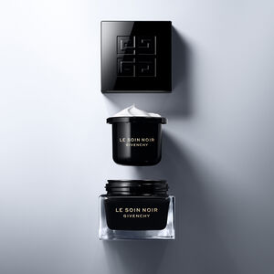 View 4 - RICARICA CREMA LE SOIN NOIR - La crema arricchita della forza dell'Alga Vitale per una pelle dall'aspetto visibilmente più giovane. GIVENCHY - 50 ML - P056224