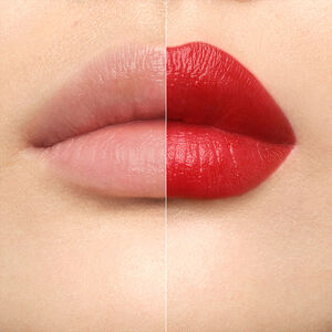 Vue 3 - LE ROUGE INTERDIT INTENSE SILK - L'iconique rouge à lèvres semi-mat Le Rouge Interdit Intense Silk dans une édition couture exclusive GIVENCHY - L'INTERDIT - P183212