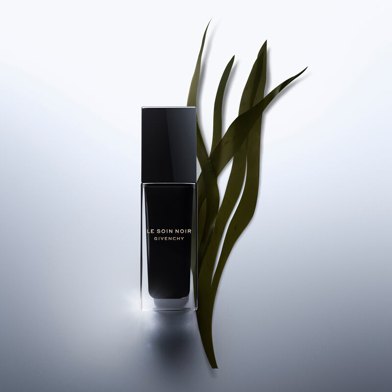 Le Soin Noir Serum - Radiance and lift face serum​ - n2