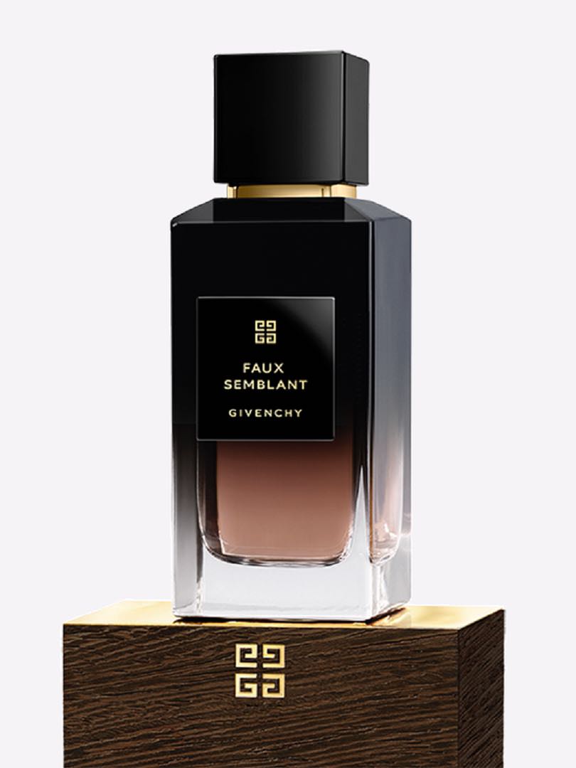 Faux Semblant la collection particulière floral woody fragrance