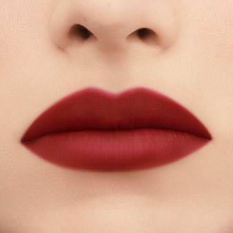 Lèvres signature, rouge à lèvres mat Le Rouge Interdit Cream Velvet