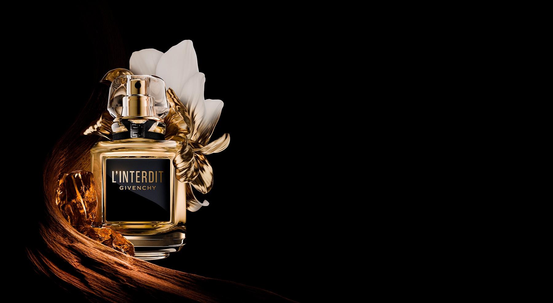 Floral, woody and balmy fragrance