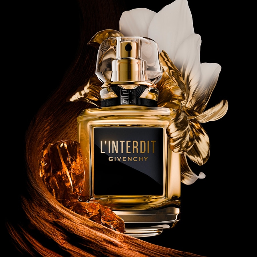 Floral, woody and balmy fragrance