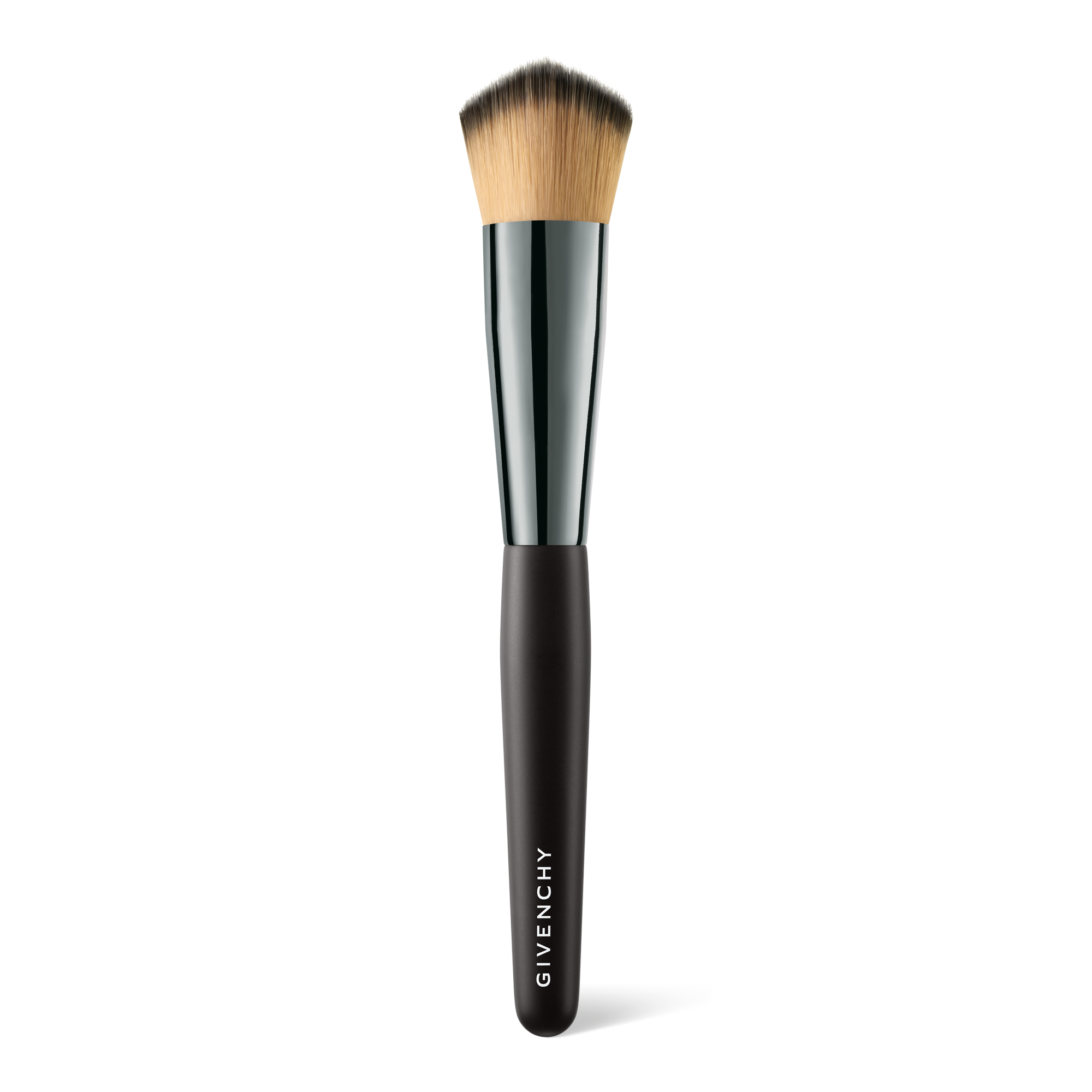 FOUNDATION BRUSH • Precise application 